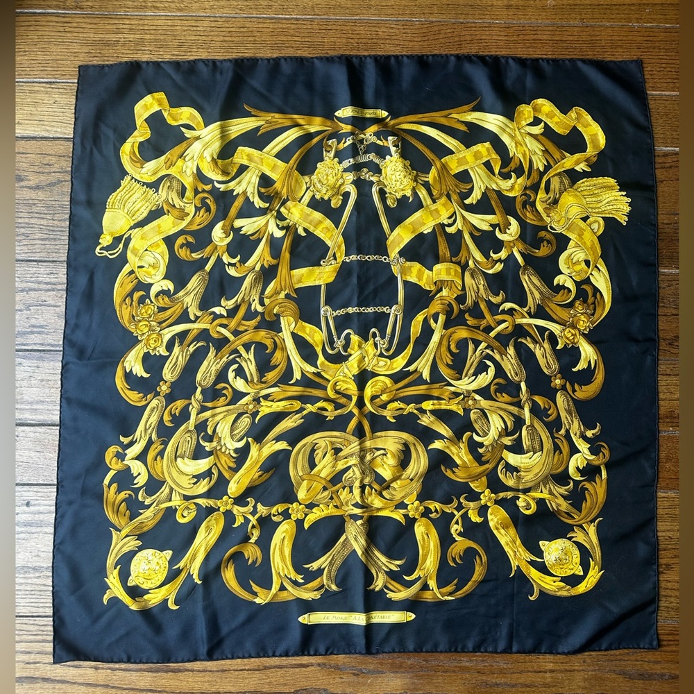 Hermes Gold and Black scarf 34 x 34 - Picture 2 of 5
